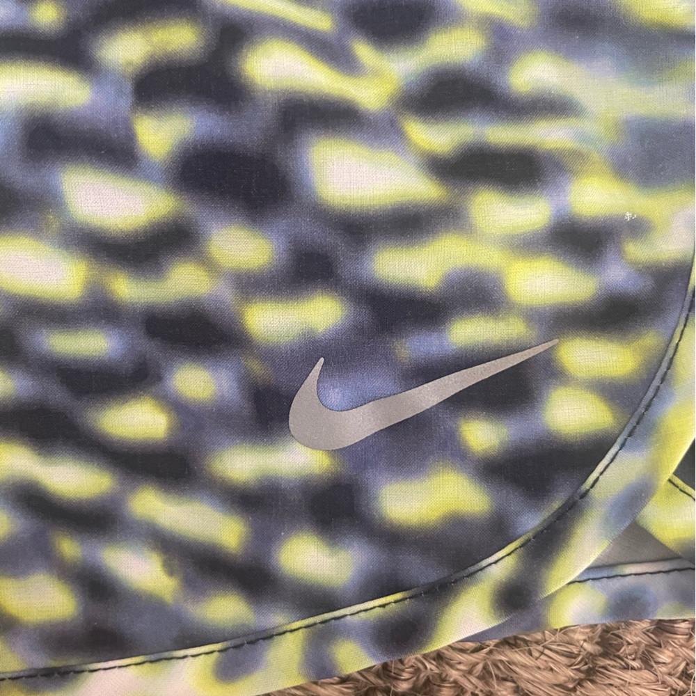 Nike - Picture 4 of 6